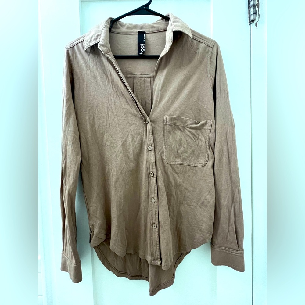 100% cotton Bobi tan/Brown cotton button down blouse with front pocket